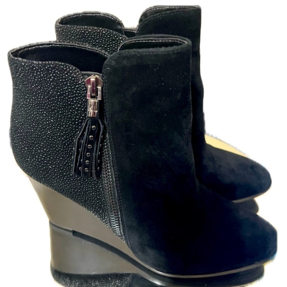 Karl Lagerfeld Black Suede Stingray Leather Julita Ankle Boots Women's.
